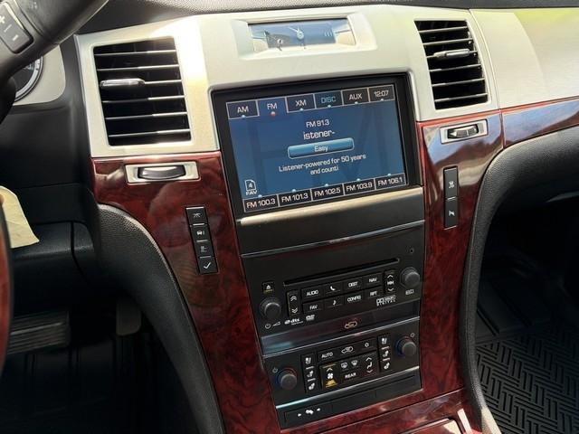 Cadillac Escalade ESV AWD Luxury 2011