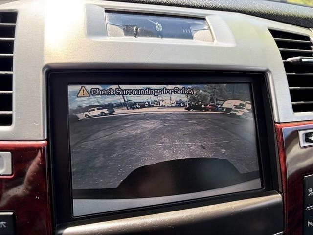 Cadillac Escalade ESV AWD Luxury 2011