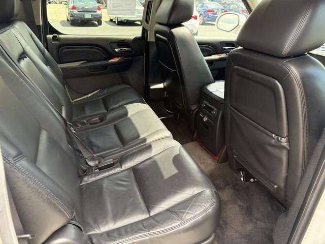 Cadillac Escalade ESV AWD Luxury 2011