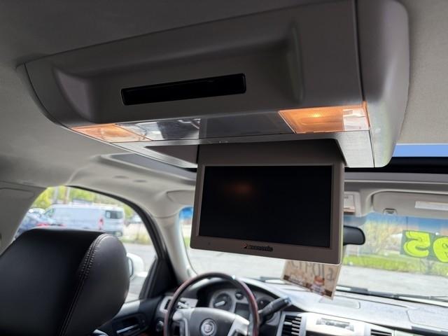 Cadillac Escalade ESV AWD Luxury 2011