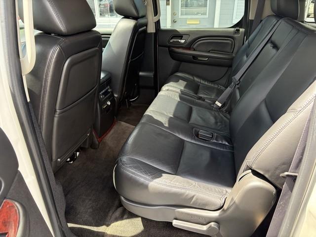 Cadillac Escalade ESV AWD Luxury 2011