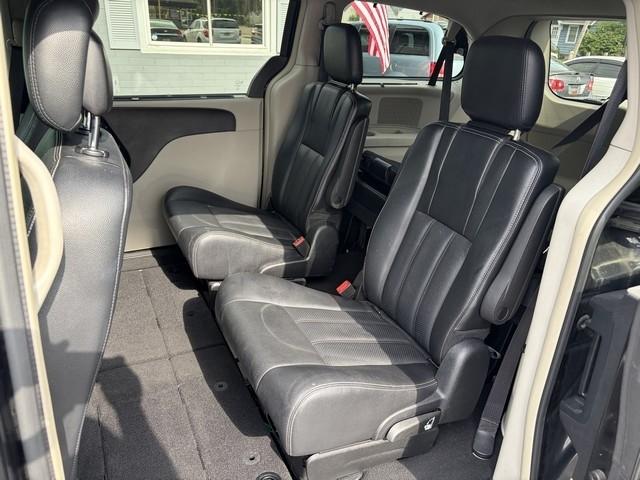 Chrysler Town & Country Touring-L 2015