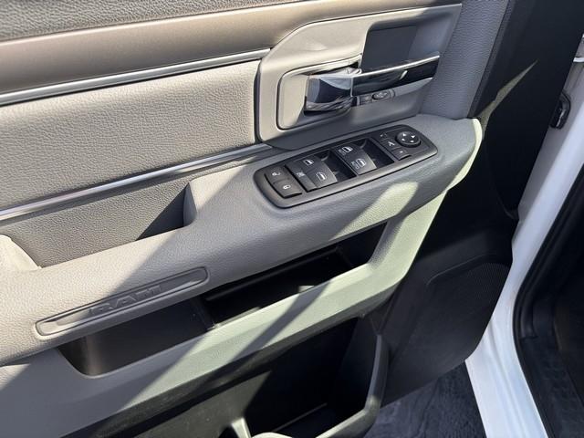 RAM 1500 SLT Crew Cab SWB 4WD 2015