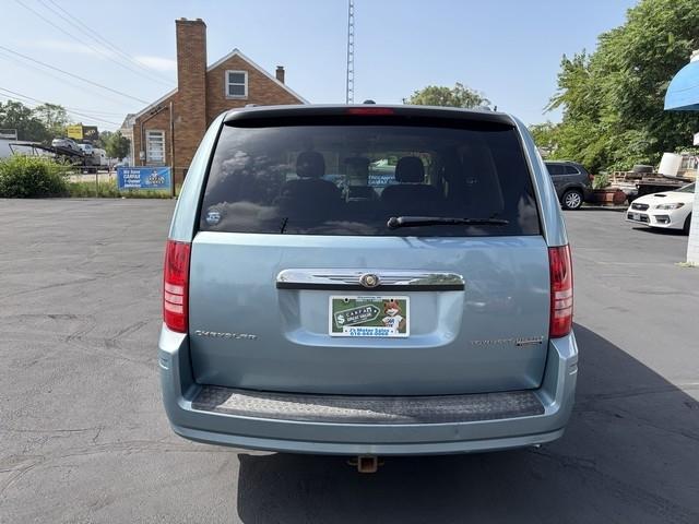 Chrysler Town & Country Touring 2010