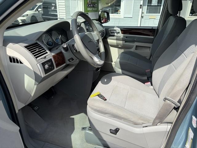Chrysler Town & Country Touring 2010