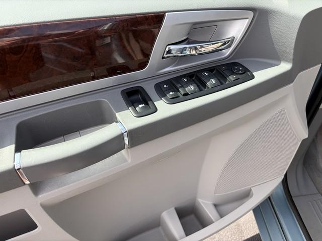 Chrysler Town & Country Touring 2010