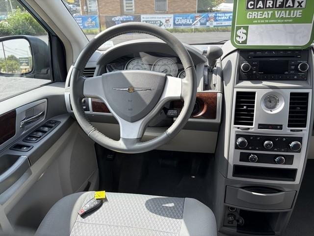 Chrysler Town & Country Touring 2010