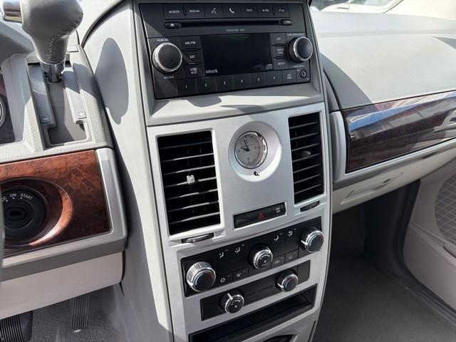 Chrysler Town & Country Touring 2010