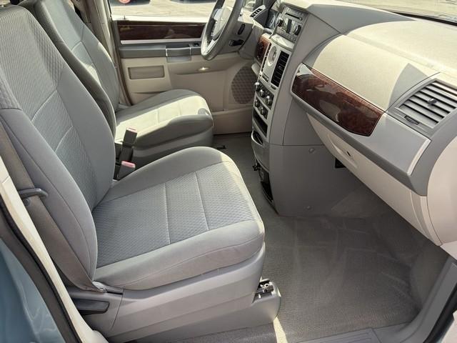 Chrysler Town & Country Touring 2010
