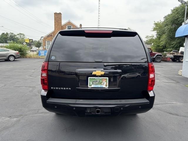 Chevrolet Suburban LT 1500 4WD 2014