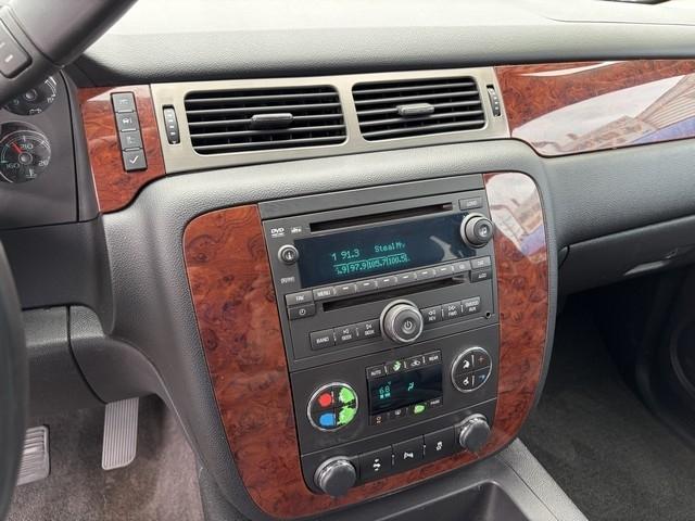 Chevrolet Suburban LT 1500 4WD 2014