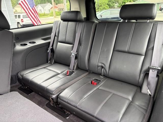 Chevrolet Suburban LT 1500 4WD 2014