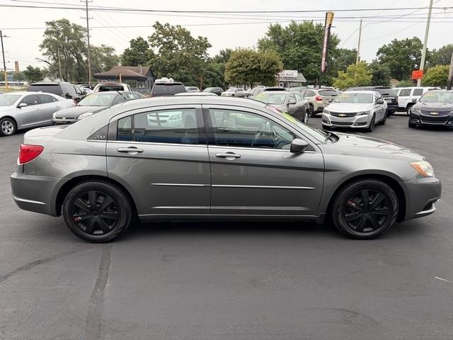 Chrysler 200 LX 2012