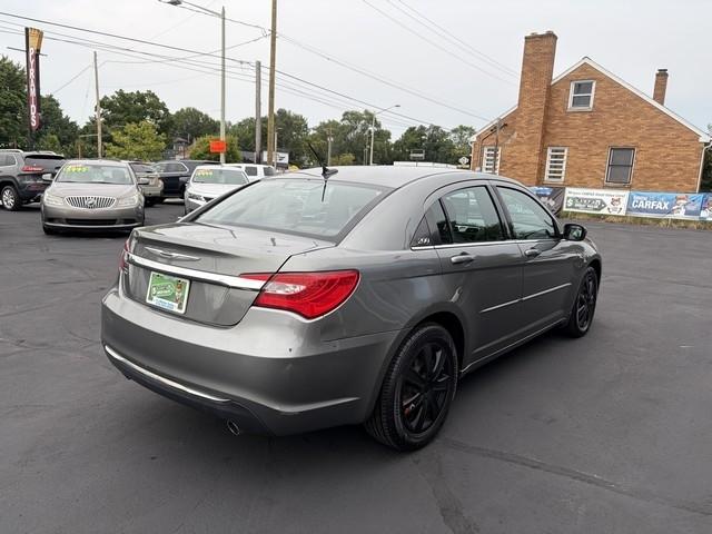 Chrysler 200 LX 2012