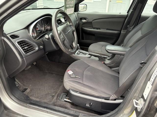 Chrysler 200 LX 2012