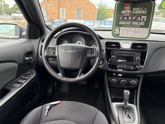 Chrysler 200 LX 2012