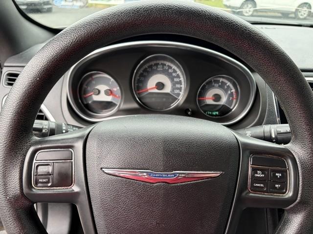 Chrysler 200 LX 2012