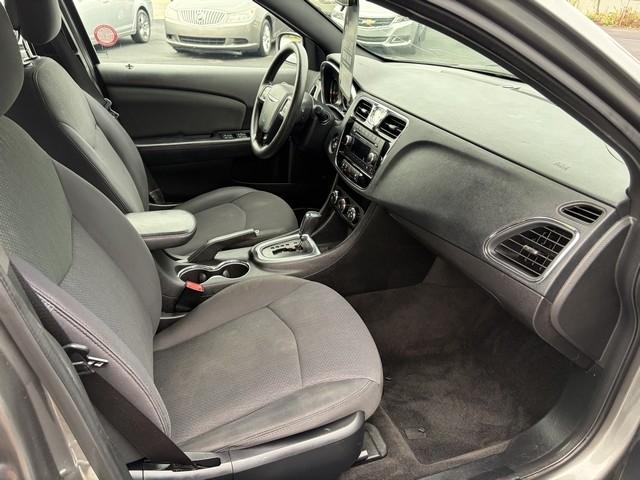 Chrysler 200 LX 2012