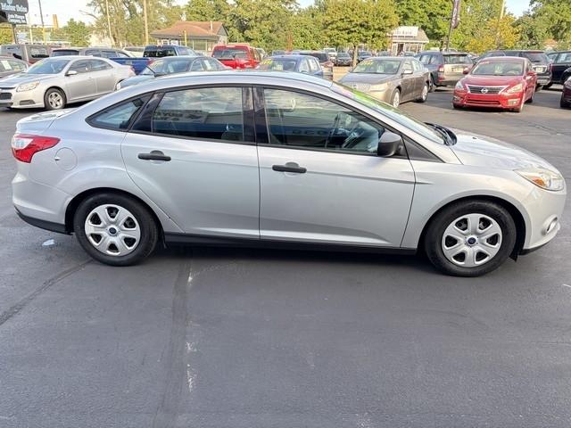 Ford Focus S Sedan 2014