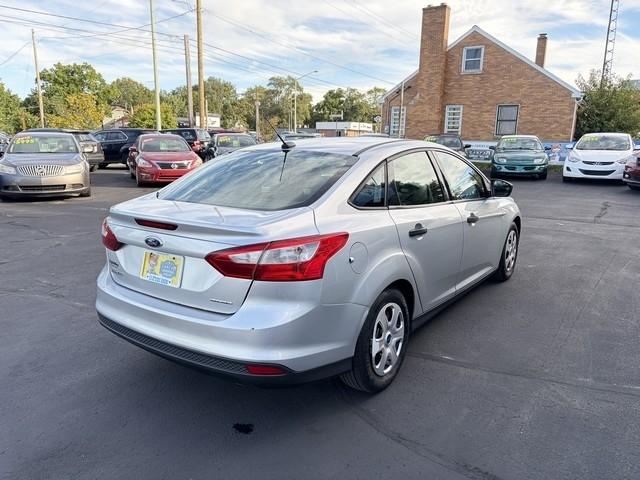 Ford Focus S Sedan 2014
