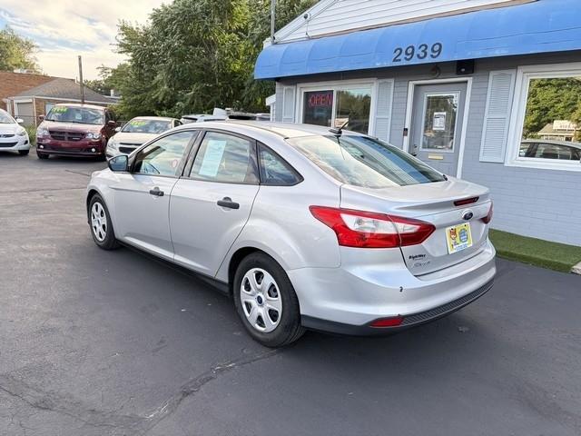Ford Focus S Sedan 2014