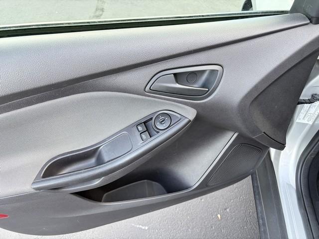 Ford Focus S Sedan 2014