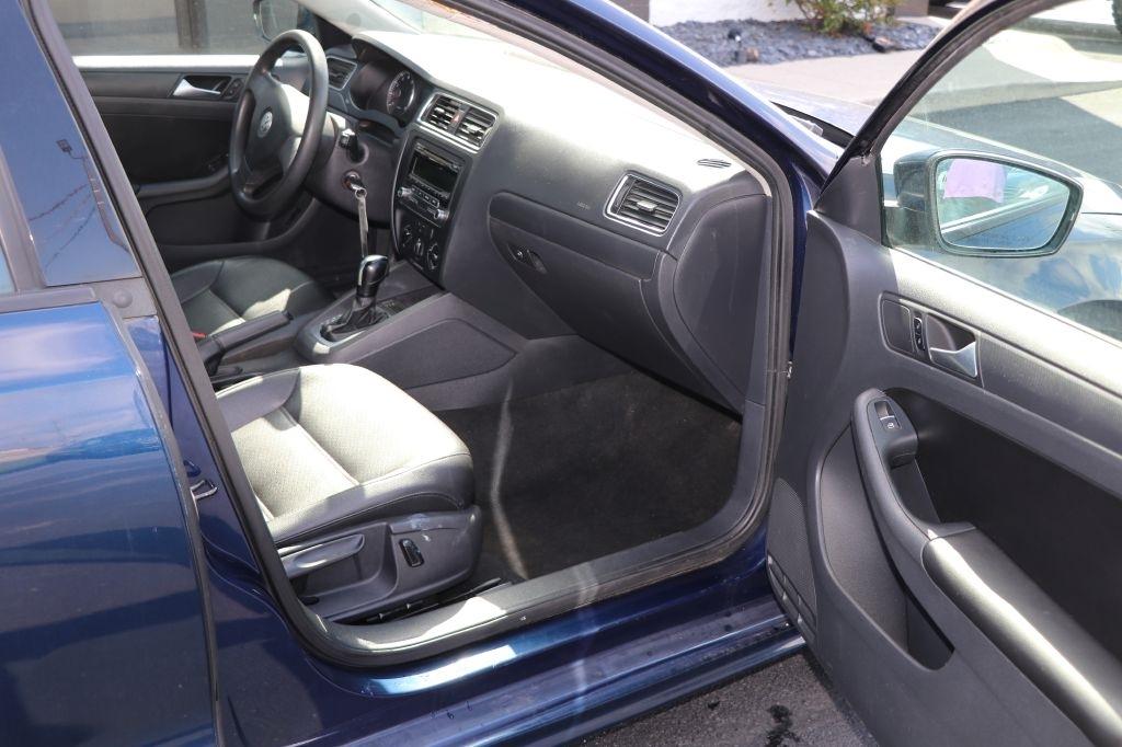 Volkswagen Jetta Sedan 4dr Auto SE PZEV 2014