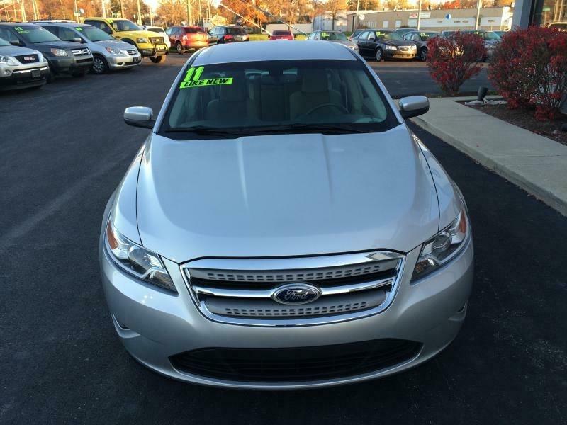 Ford Taurus 4dr Sdn SEL FWD 2011