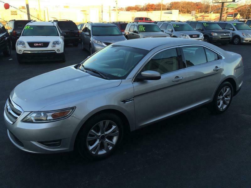 Ford Taurus 4dr Sdn SEL FWD 2011