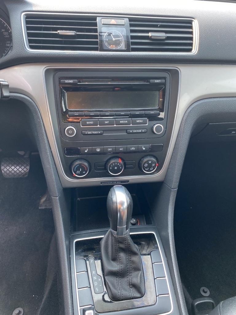 Volkswagen Passat 4dr Sdn 1.8T Auto Wolfsburg Ed 2014