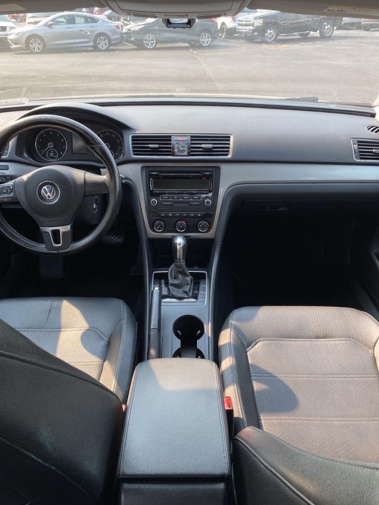 Volkswagen Passat 4dr Sdn 1.8T Auto Wolfsburg Ed 2014