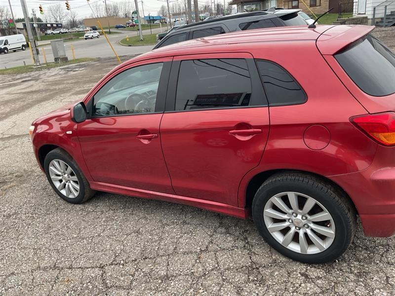 Mitsubishi Outlander Sport SE 4WD 2011