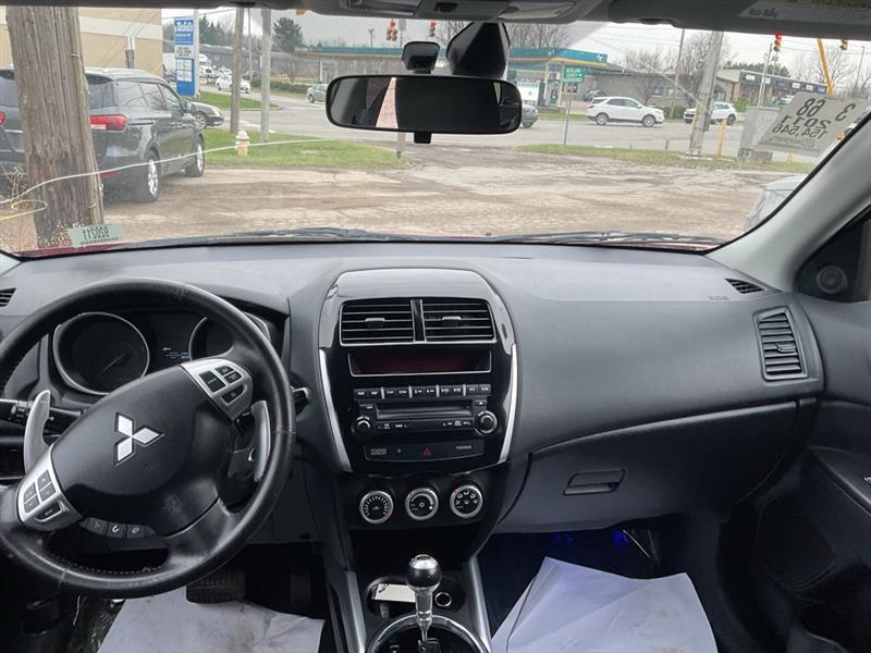 Mitsubishi Outlander Sport SE 4WD 2011