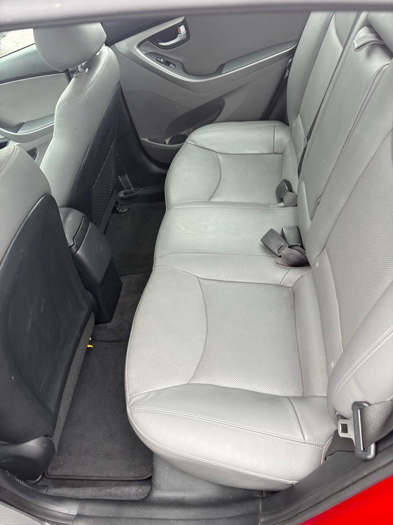 Hyundai Elantra SE 6AT 2016