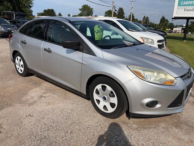 Ford Focus S Sedan 2013