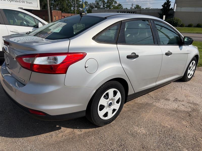 Ford Focus S Sedan 2013