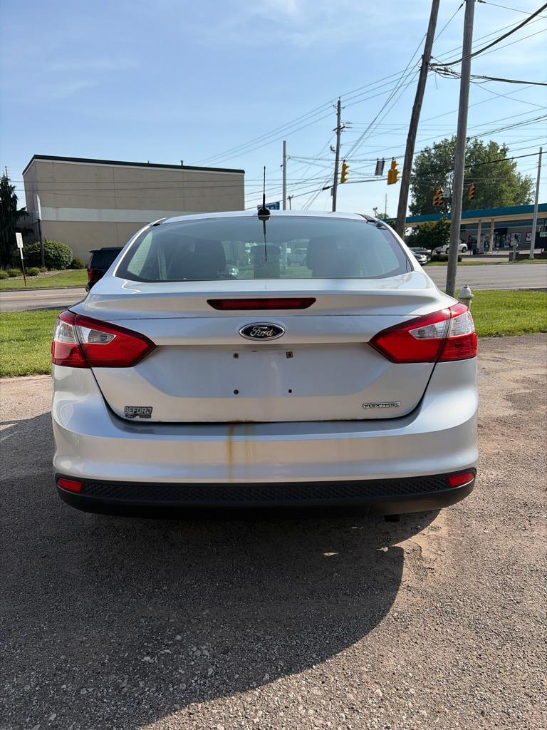 Ford Focus S Sedan 2013