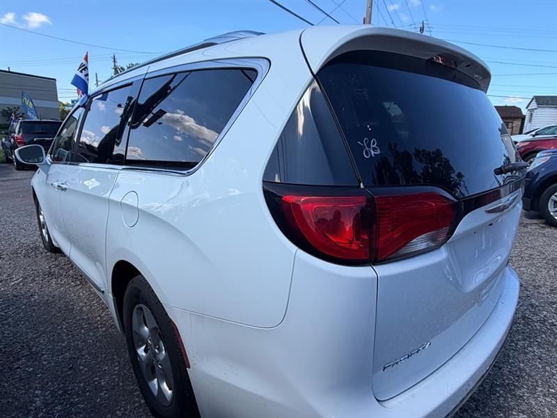 Chrysler Pacifica Hybrid Touring L 2018