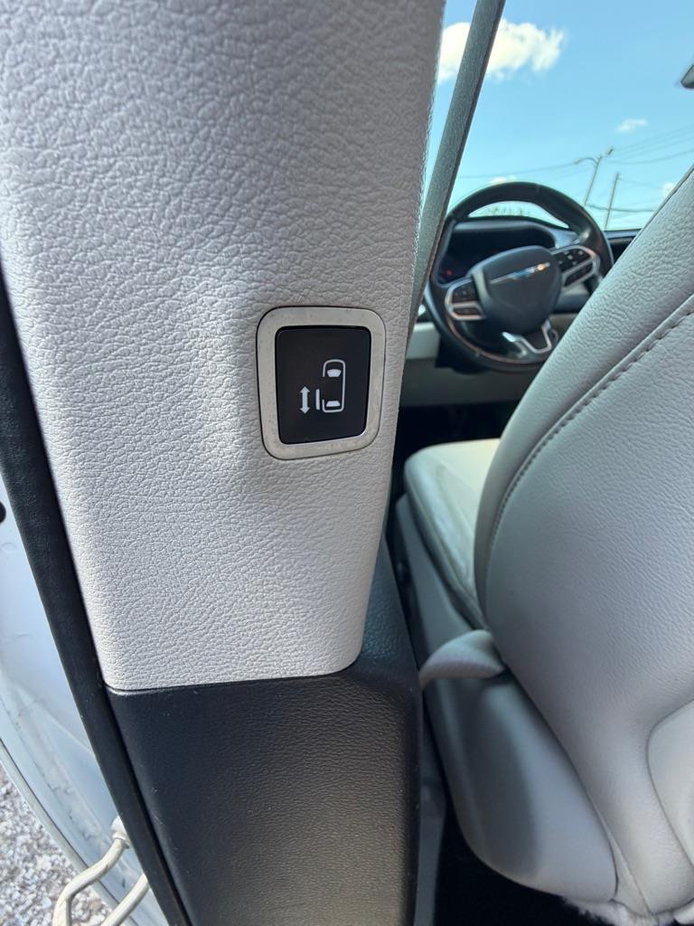Chrysler Pacifica Hybrid Touring L 2018