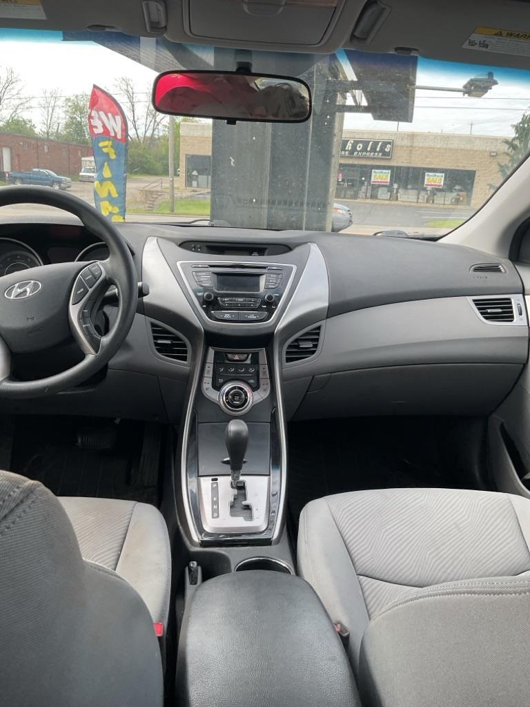 Hyundai Elantra GLS M/T 2013