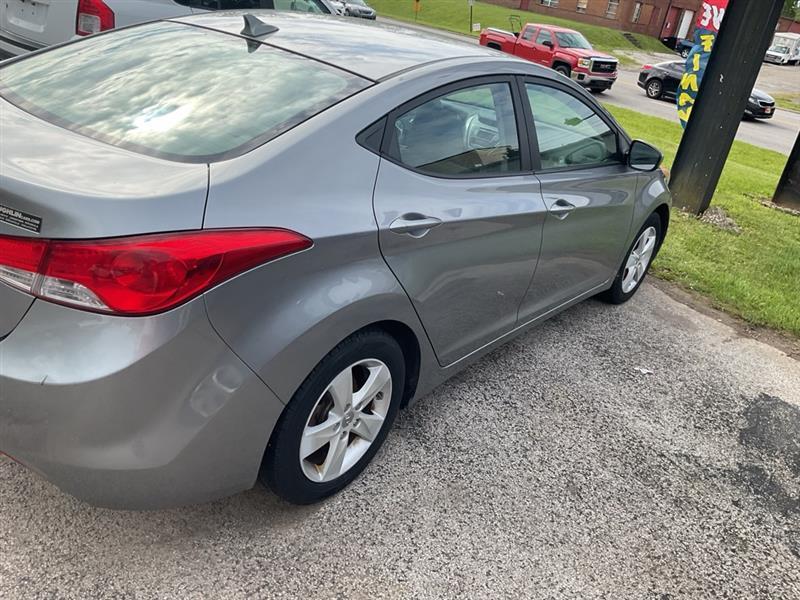 Hyundai Elantra GLS M/T 2013