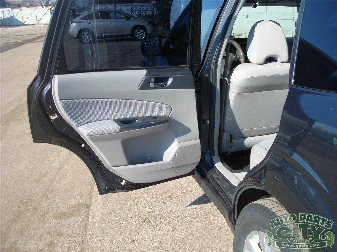 Subaru Forester 2.5X Premium 2011