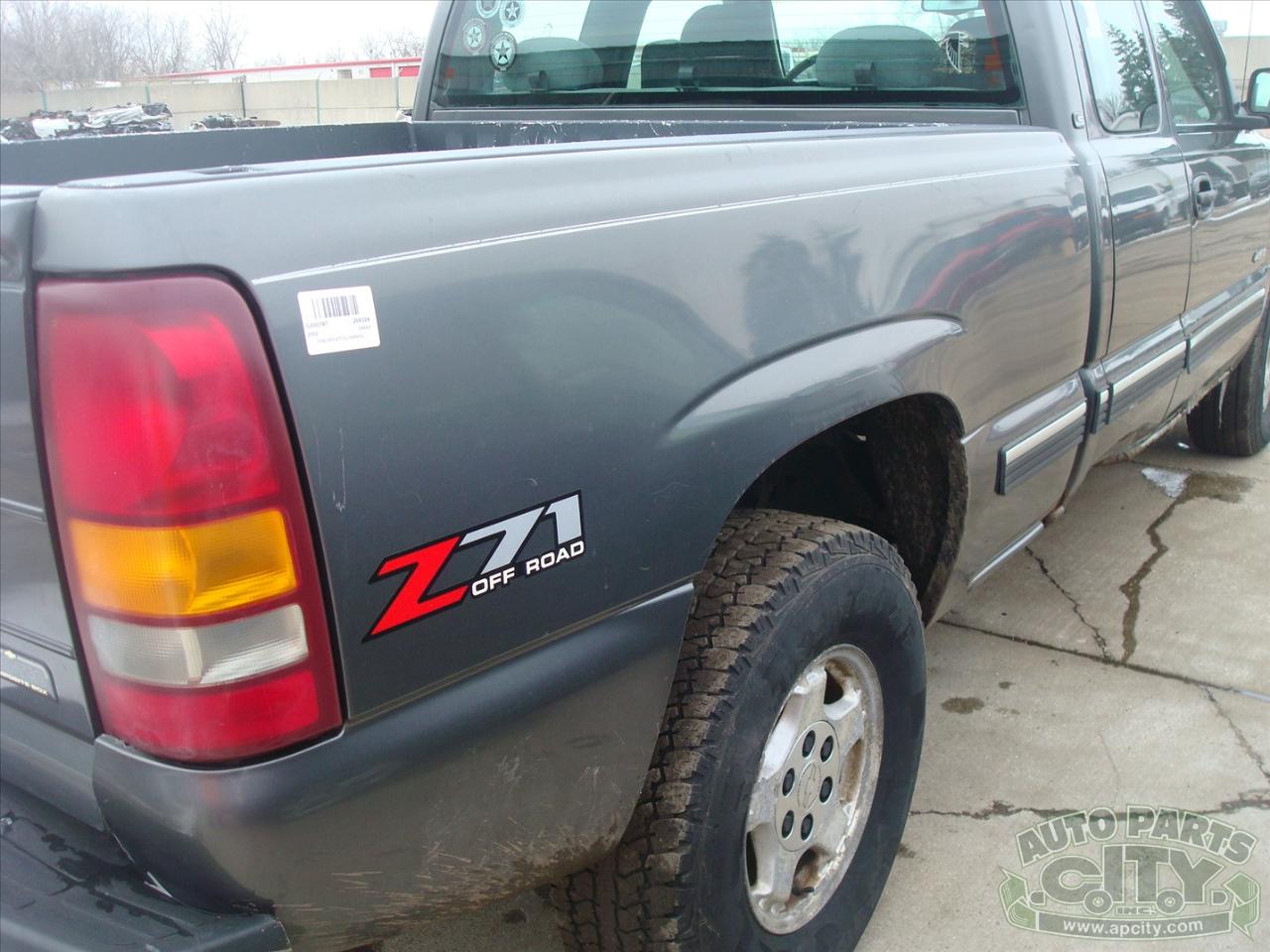 Chevrolet Silverado 1500 Z71 Ext Cab 4WD 4D 2002