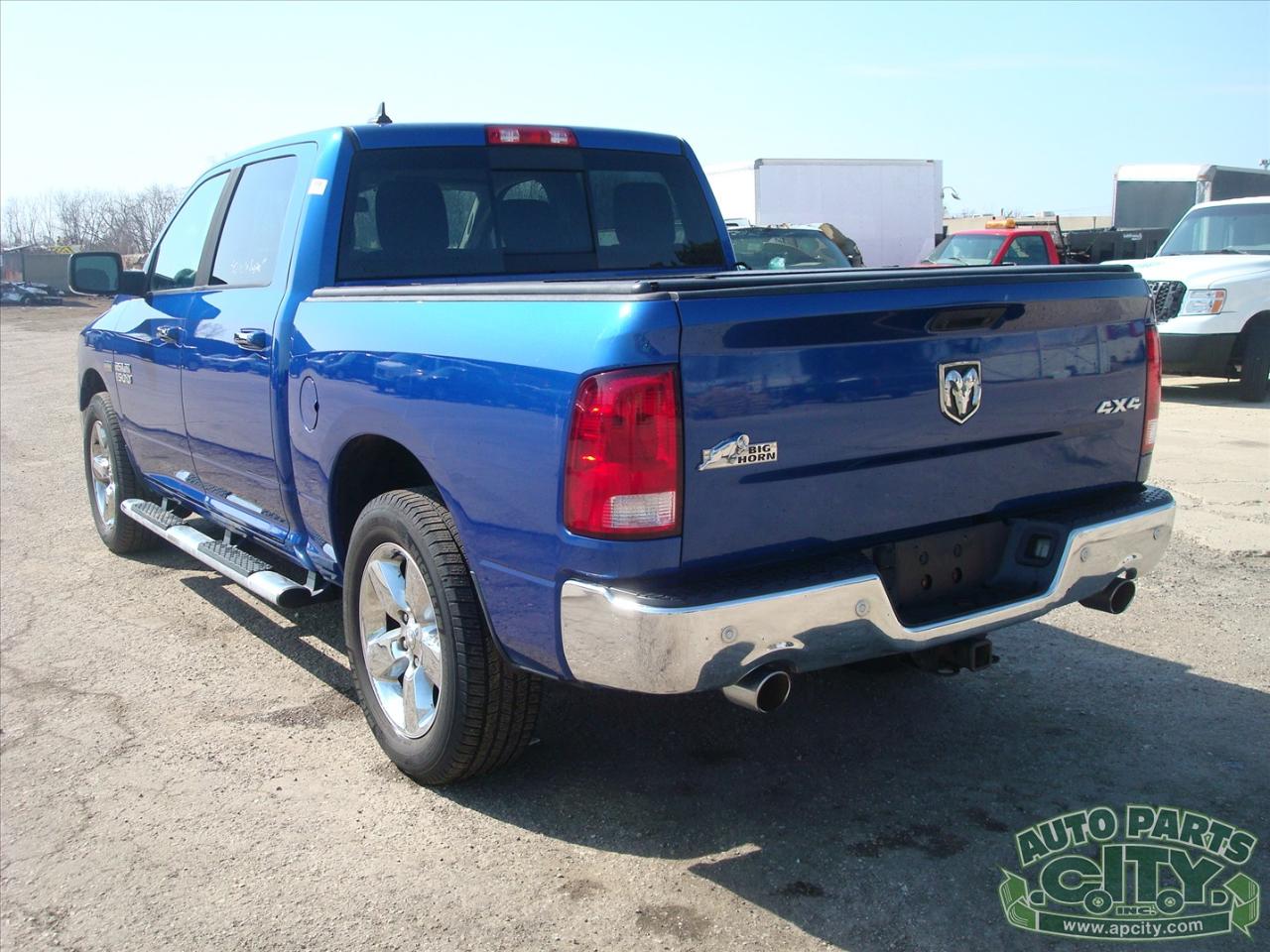 RAM 1500 SLT Crew Cab SWB 4WD 2015