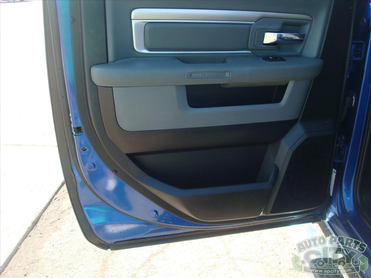 RAM 1500 SLT Crew Cab SWB 4WD 2015