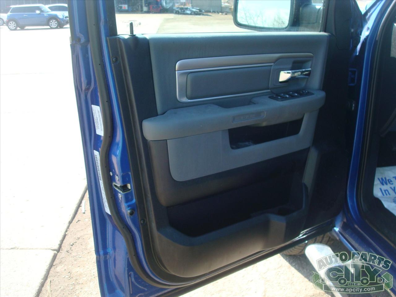 RAM 1500 SLT Crew Cab SWB 4WD 2015