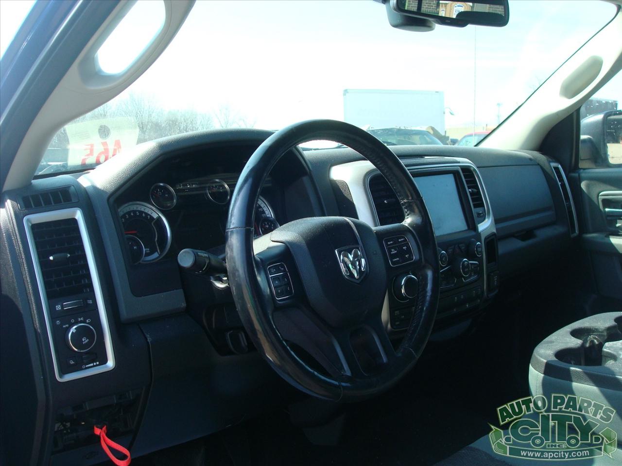 RAM 1500 SLT Crew Cab SWB 4WD 2015