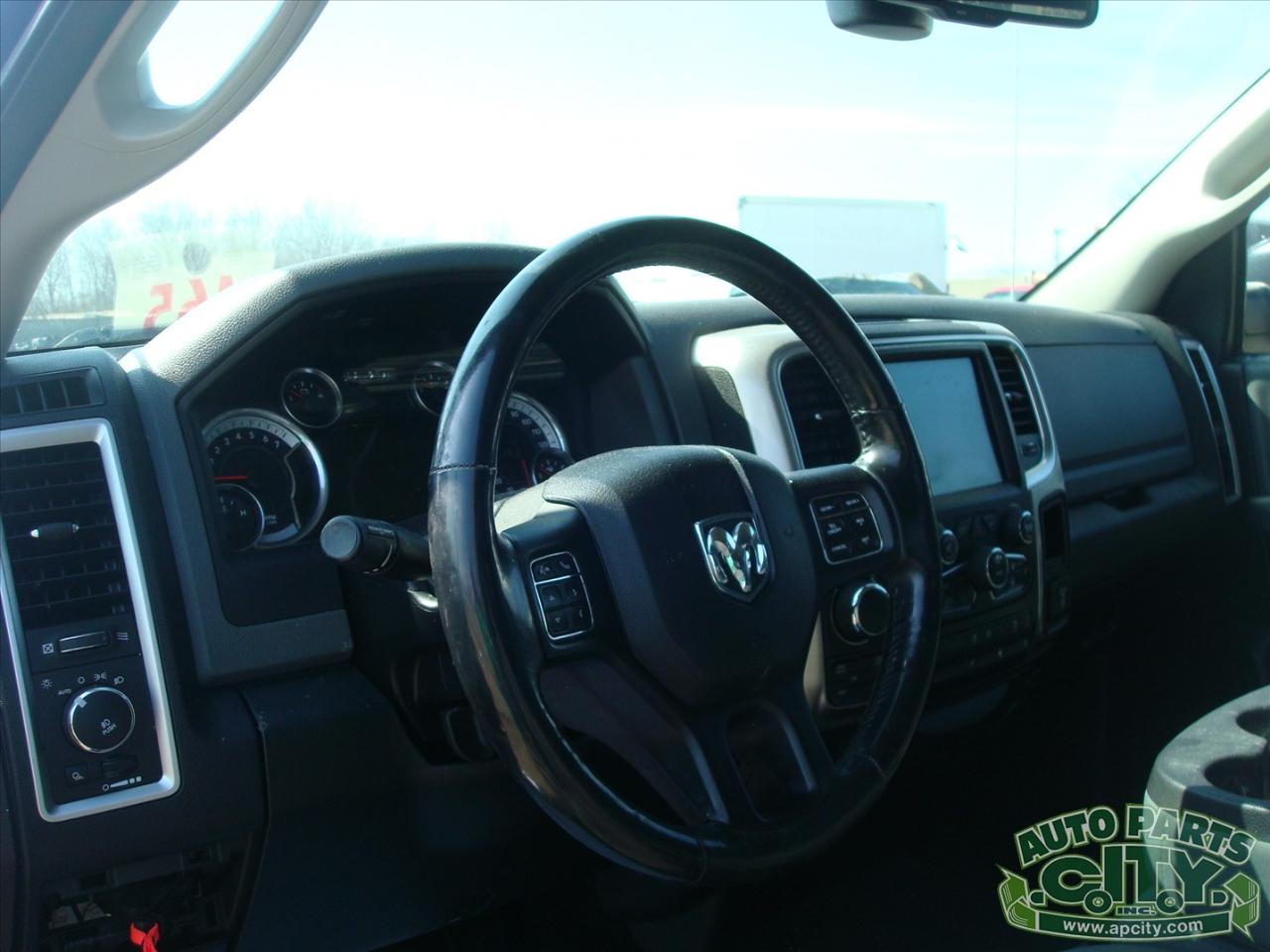 RAM 1500 SLT Crew Cab SWB 4WD 2015