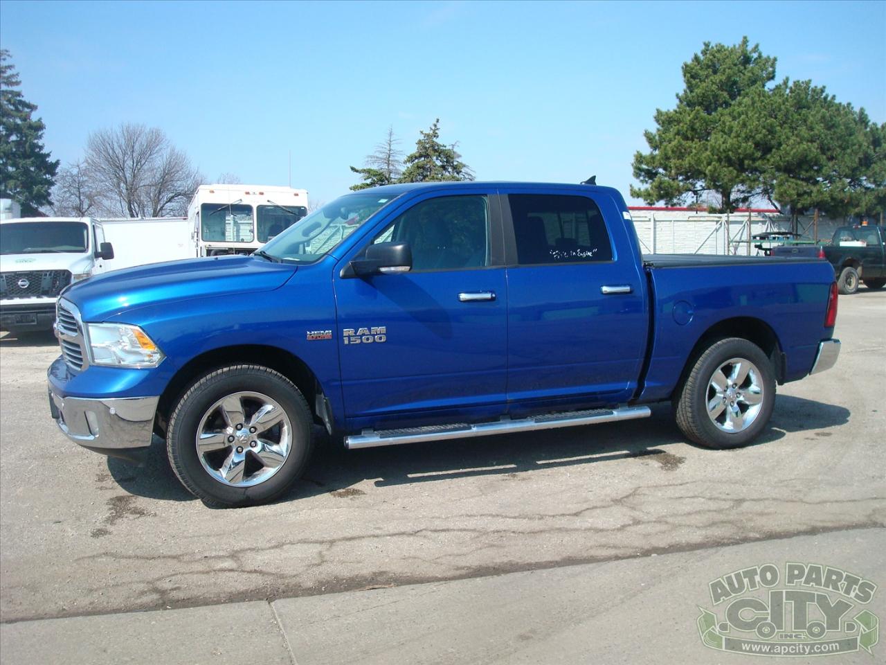 RAM 1500 SLT Crew Cab SWB 4WD 2015