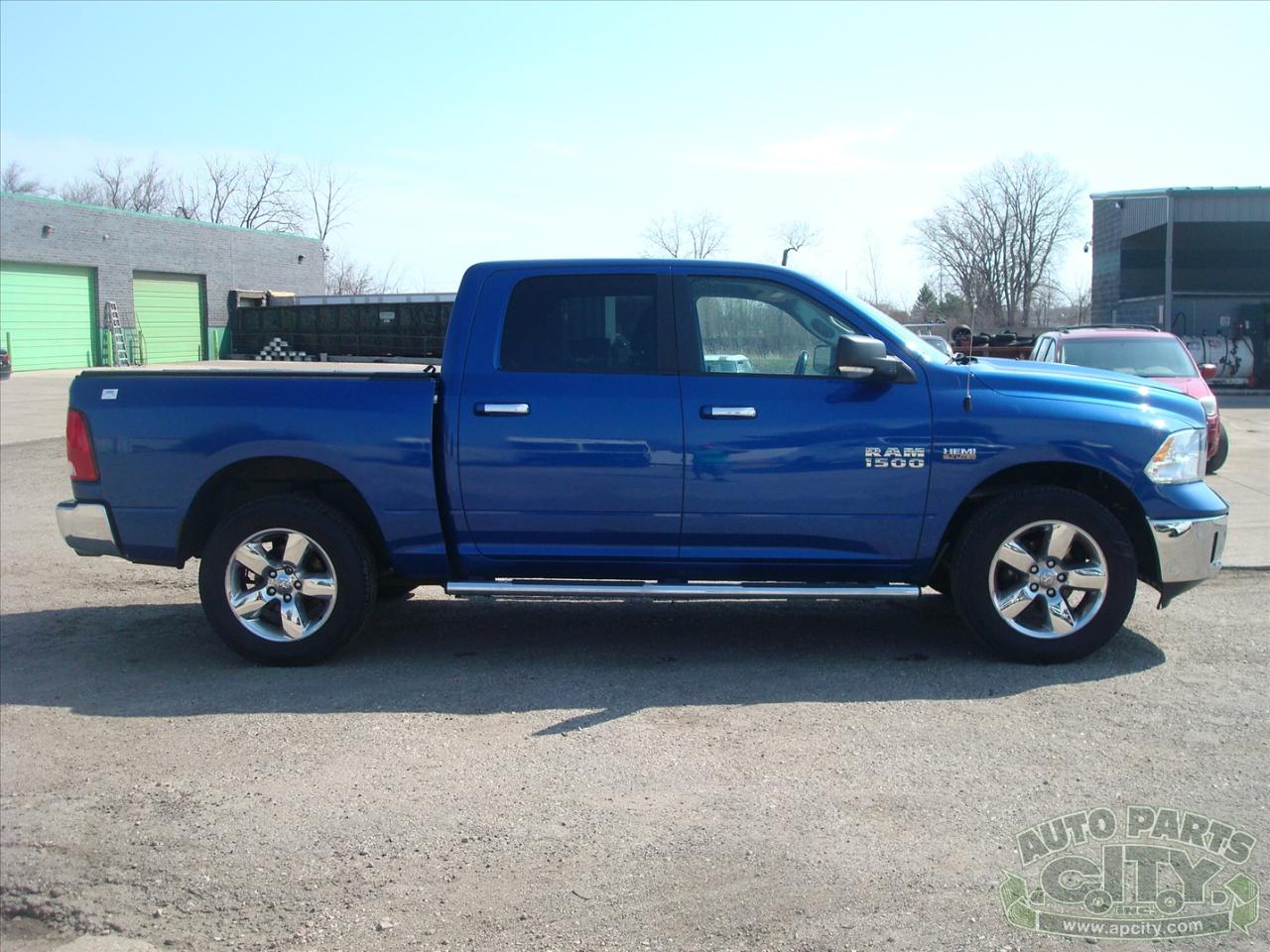 RAM 1500 SLT Crew Cab SWB 4WD 2015